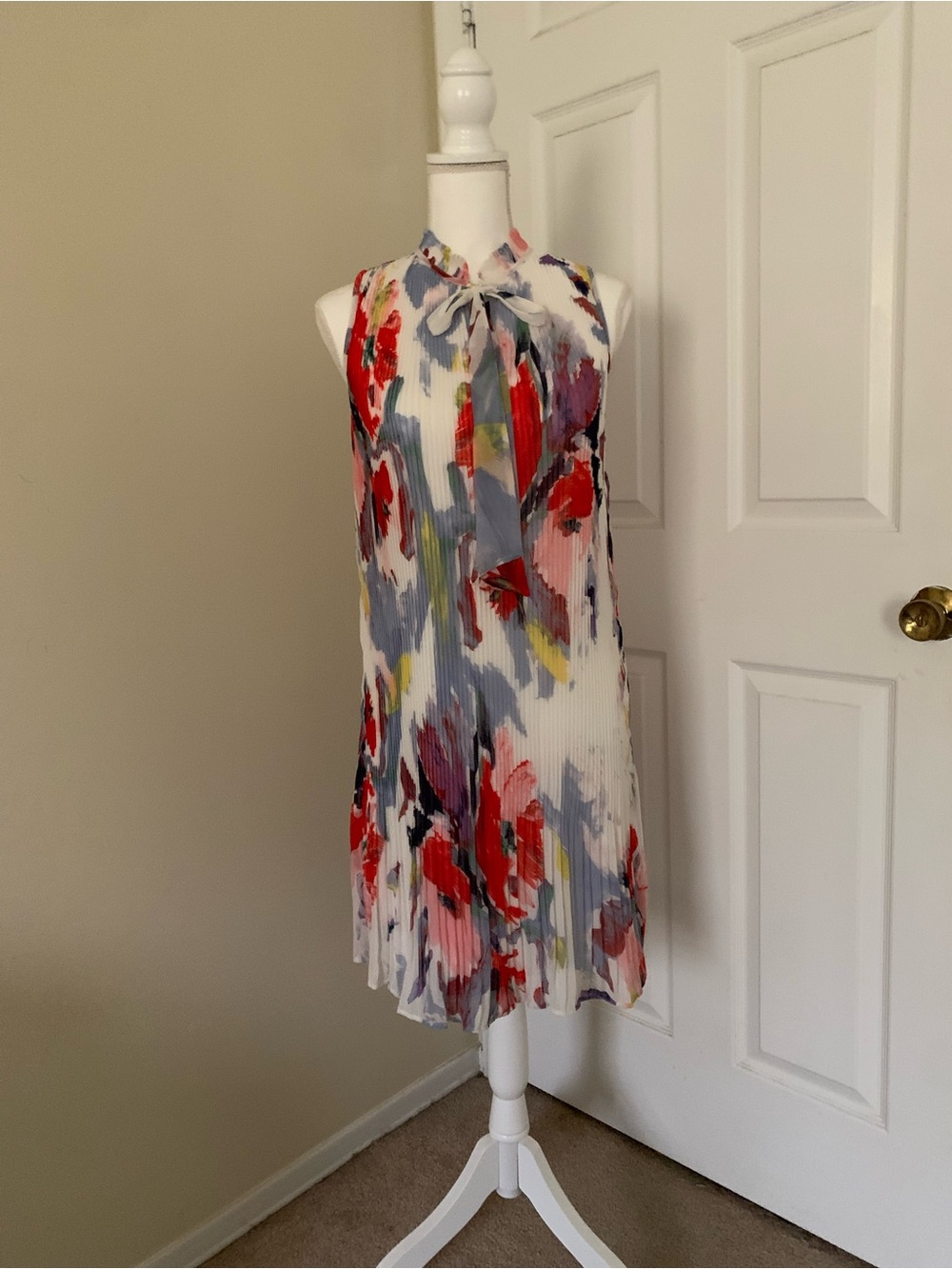 DKNY Sleeveless Tie-Neck Floral Pleated Dress in Multi